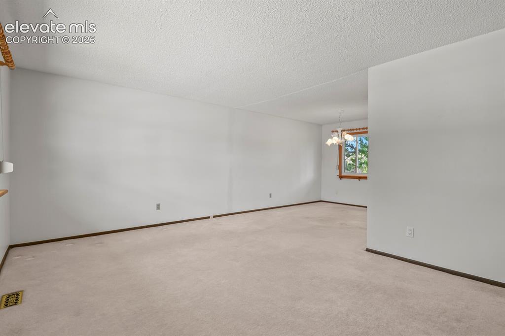Image 5 of 39: Family Room