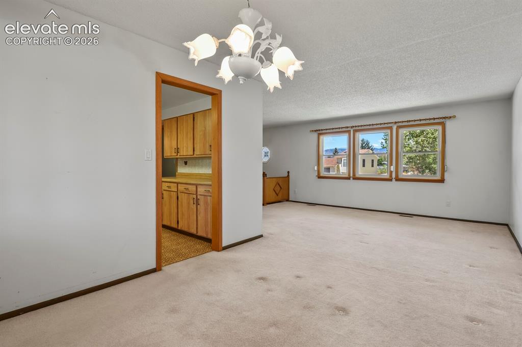 Image 9 of 39: Dining Room