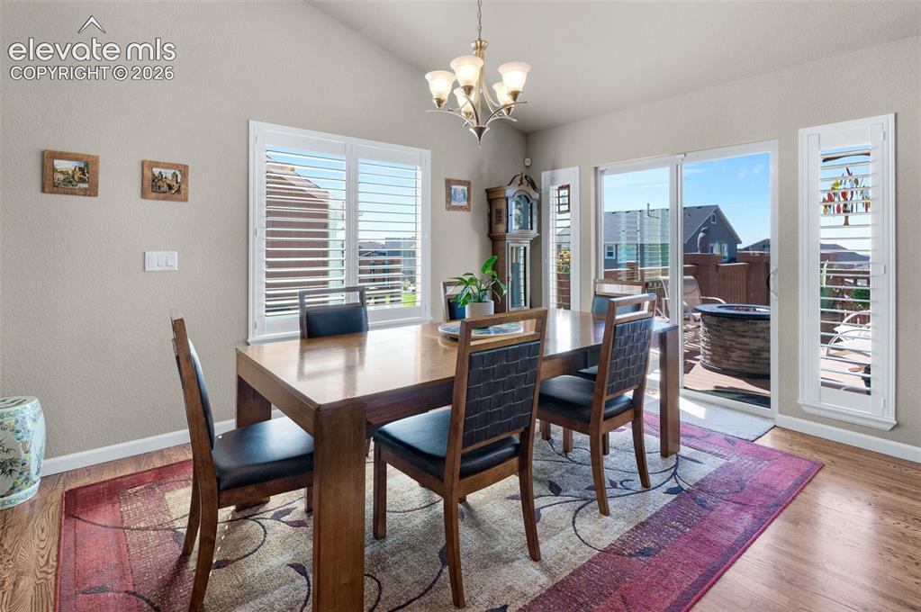 Image 11 of 50: Dining Area