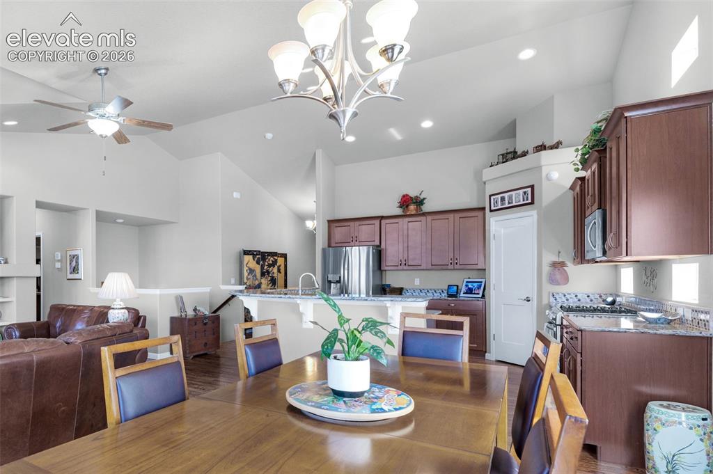 Image 12 of 50: Dining Area