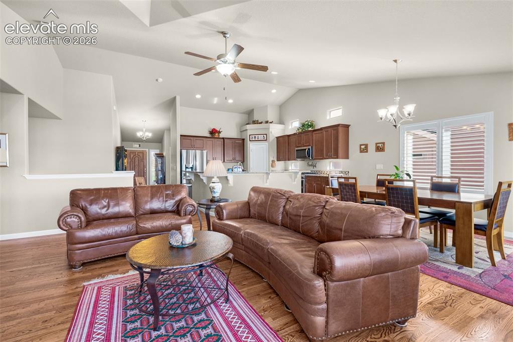 Image 6 of 50: Living Room