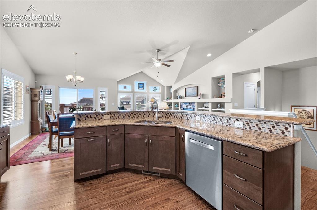 Image 9 of 50: Kitchen