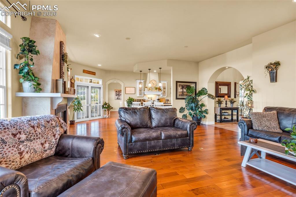 Image 10 of 50: Living Room