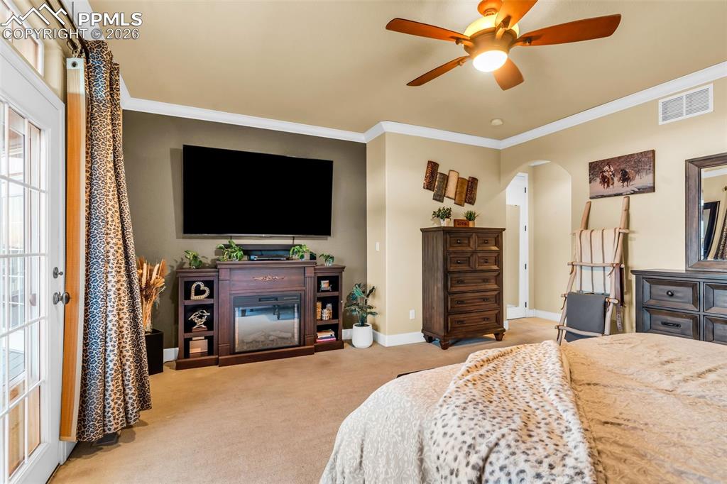 Image 22 of 50: Bedroom