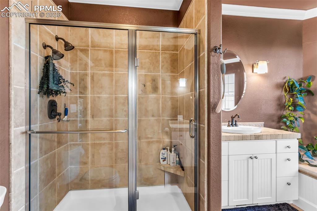 Image 24 of 50: Bathroom