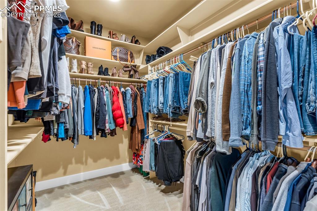 Image 25 of 50: Closet