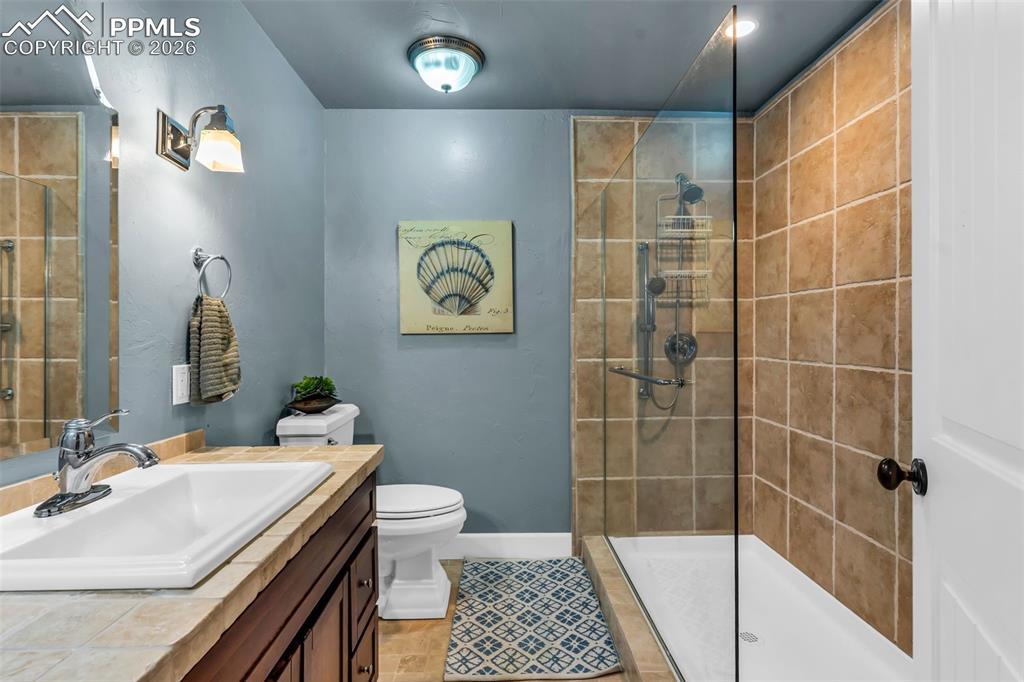 Image 34 of 50: Bathroom