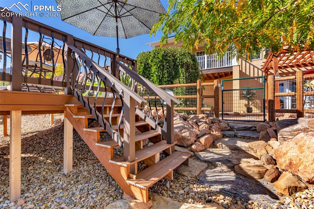 Image 45 of 50: Deck