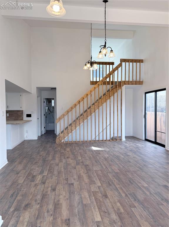 Image 2 of 11: Living Room