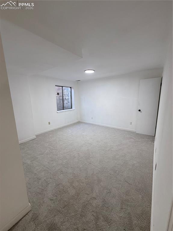 Image 9 of 11: Bedroom