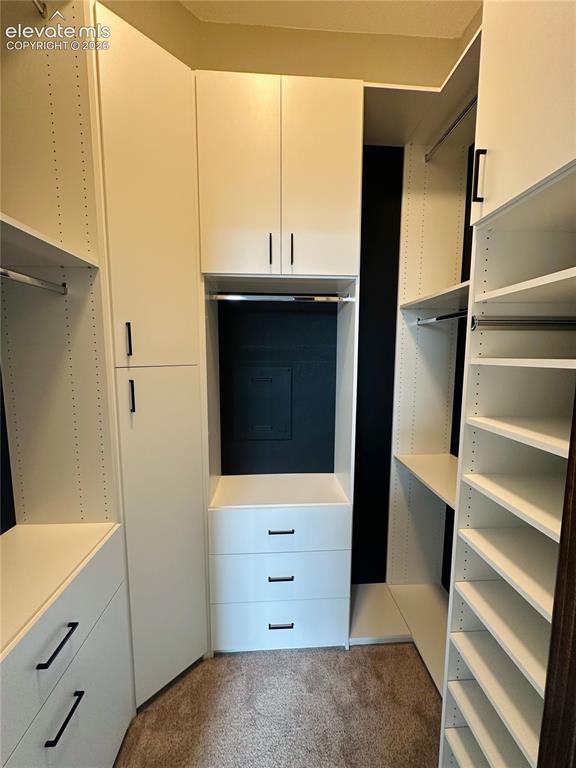 Image 11 of 14: Closet