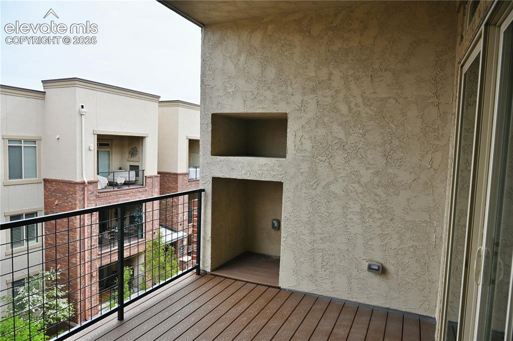 Image 14 of 14: Balcony