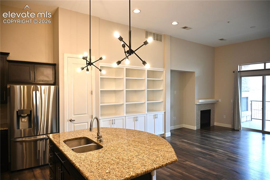 Image 5 of 14: Kitchen