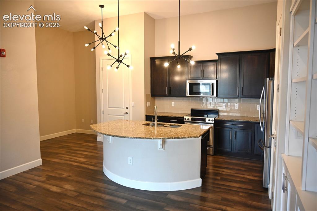 Image 8 of 14: Kitchen