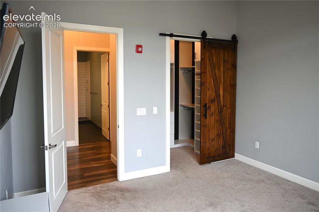 Image 9 of 14: Bedroom