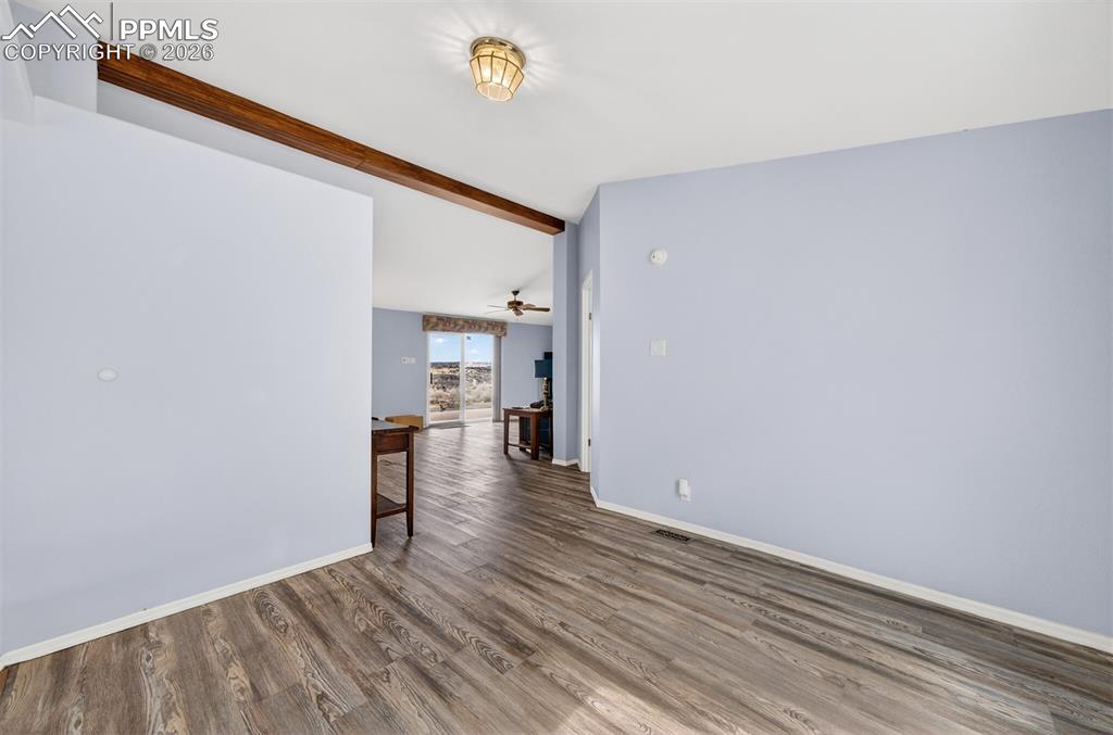 Image 14 of 40: Dining Room