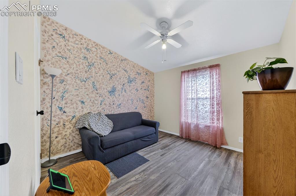 Image 23 of 40: Bedroom