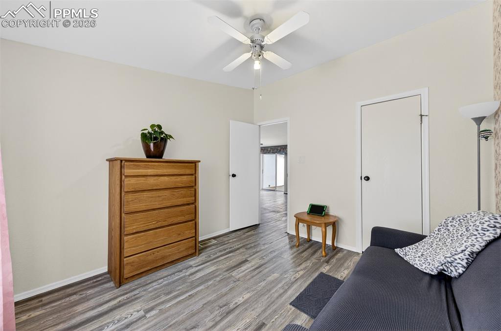 Image 24 of 40: Sitting Room