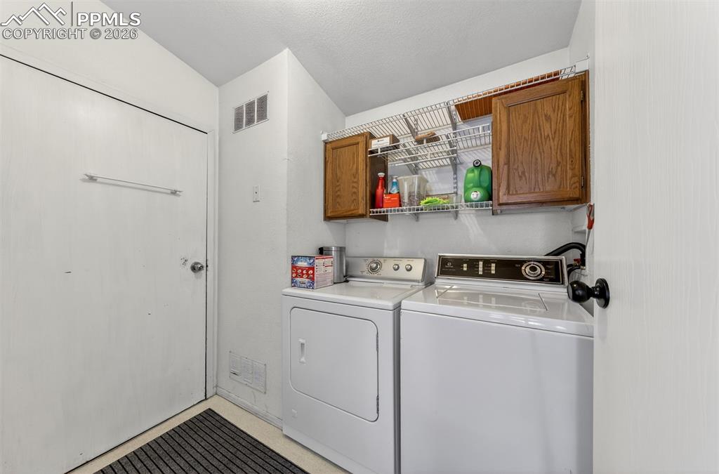 Image 33 of 40: Laundry