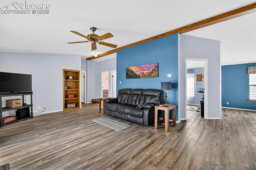 Image 6 of 40: Living Room