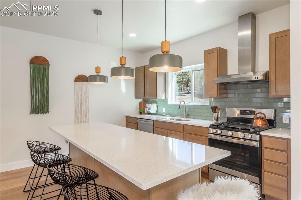 Image 11 of 30: Kitchen