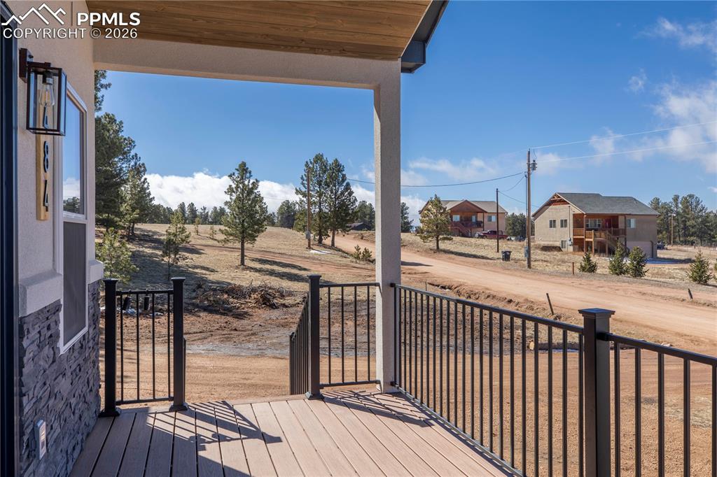 Image 27 of 30: Deck