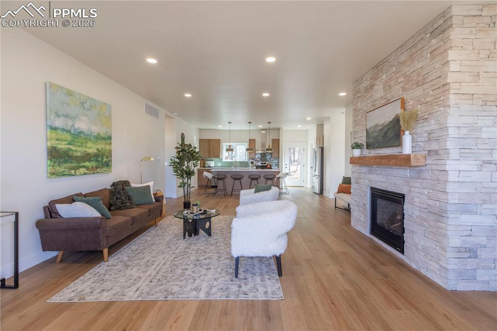 Image 3 of 30: Great Room