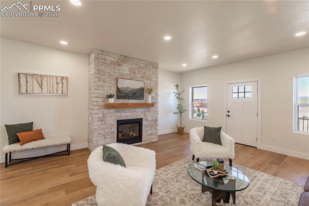 Image 9 of 30: Great Room