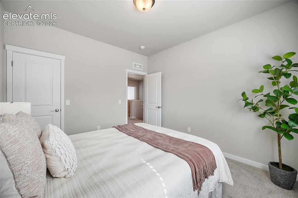 Image 18 of 44: Bedroom