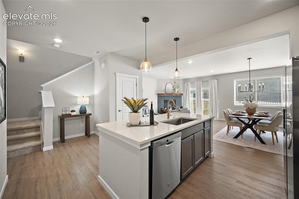 Image 6 of 44: Kitchen