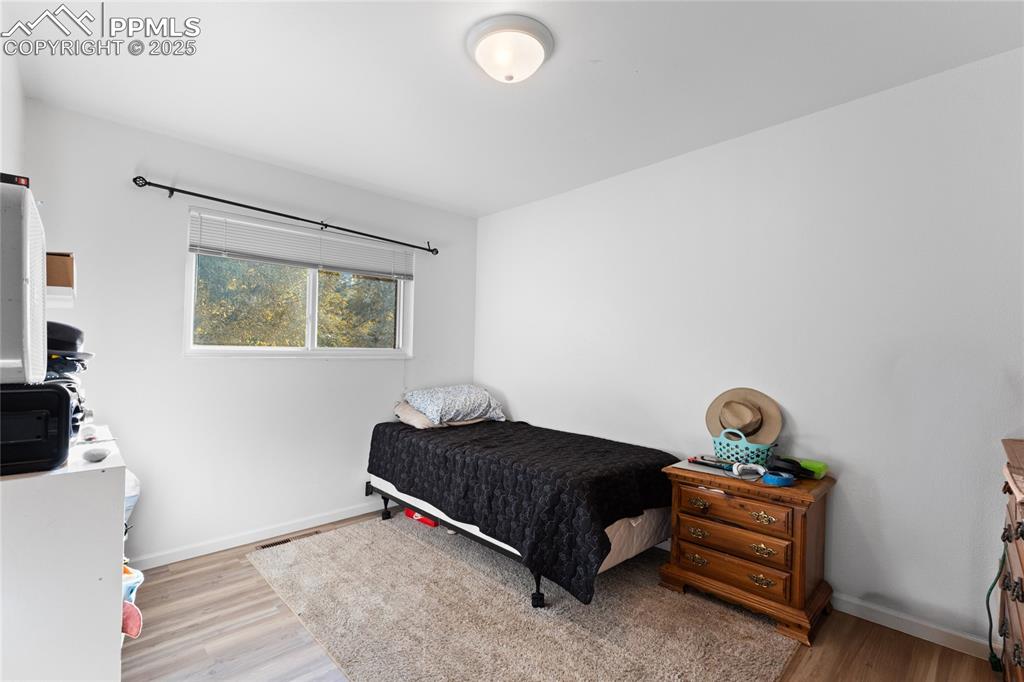 Image 16 of 30: Bedroom