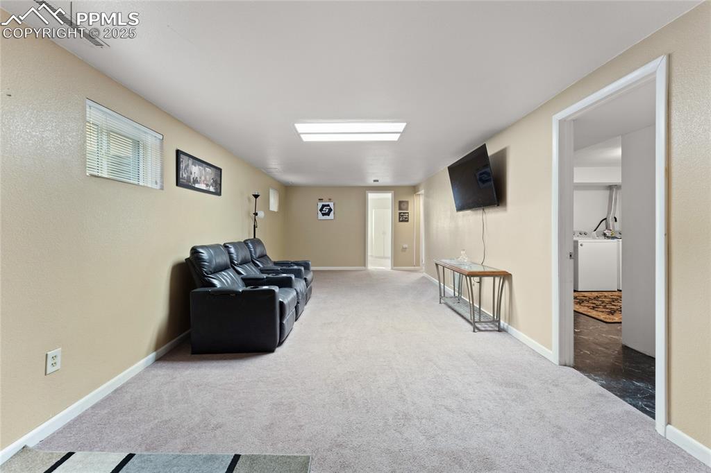 Image 17 of 30: Sitting Room