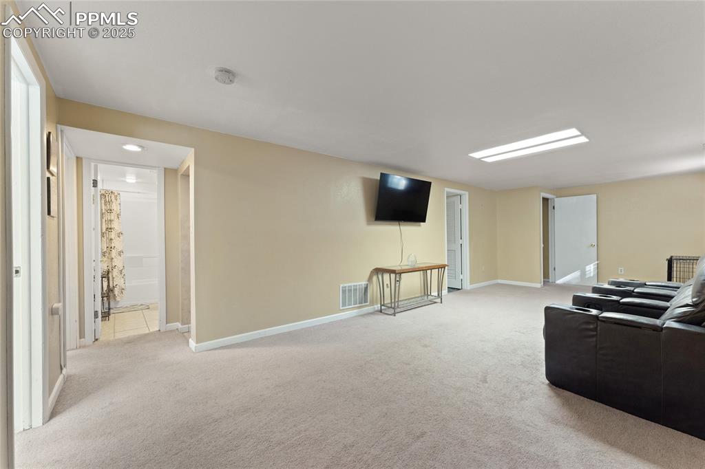 Image 18 of 30: Living Room