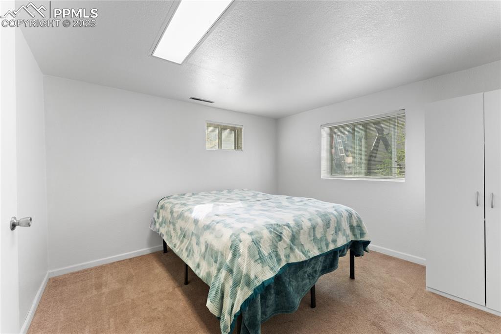 Image 19 of 30: Bedroom