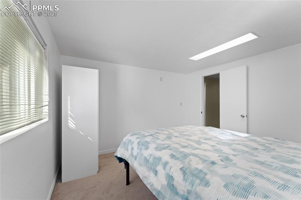 Image 20 of 30: Bedroom