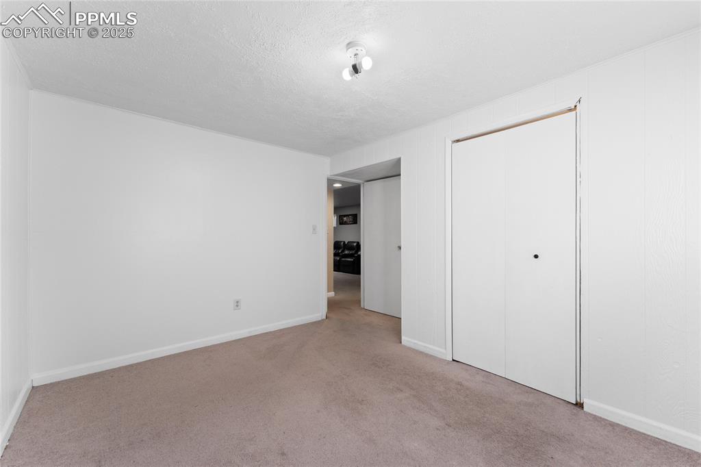 Image 24 of 30: Bedroom