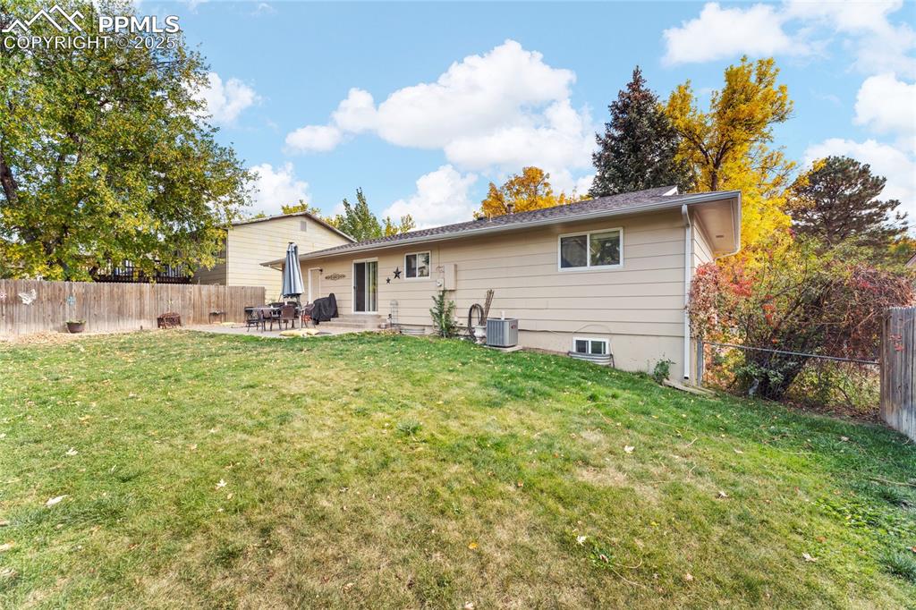 Image 28 of 30: Back of Structure