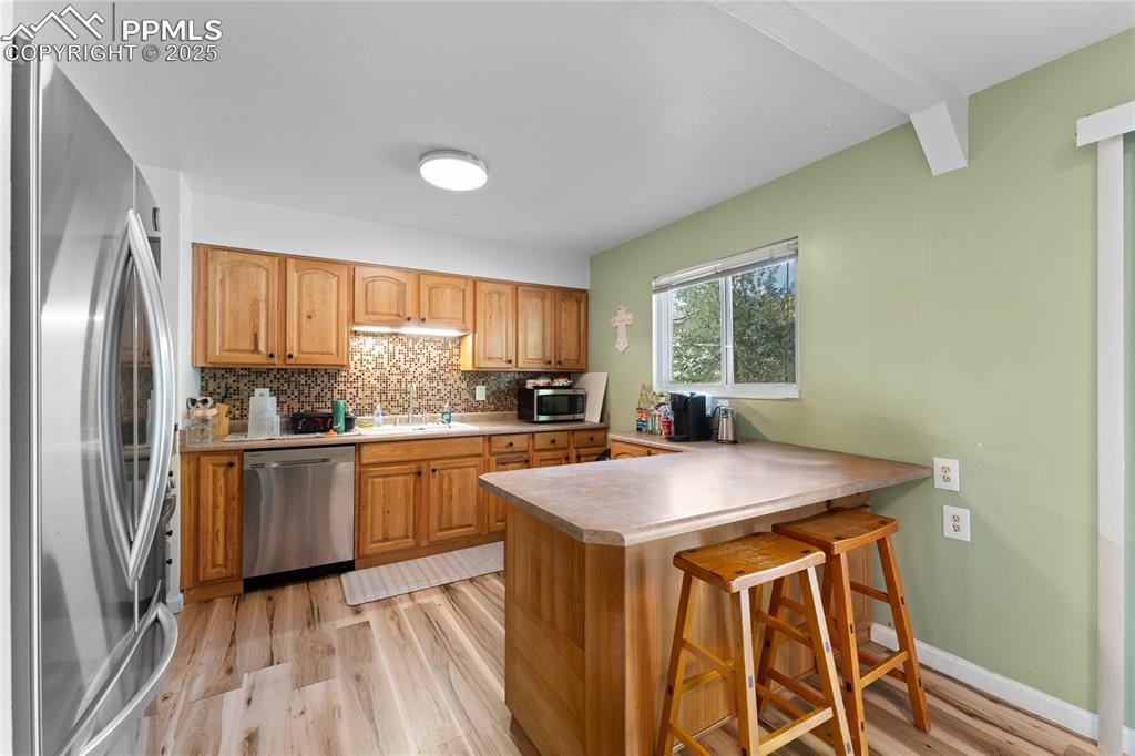 Image 9 of 30: Kitchen