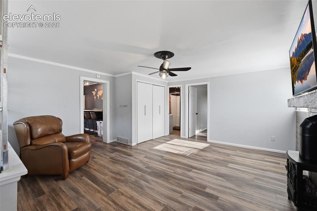 Image 12 of 31: Sitting Room