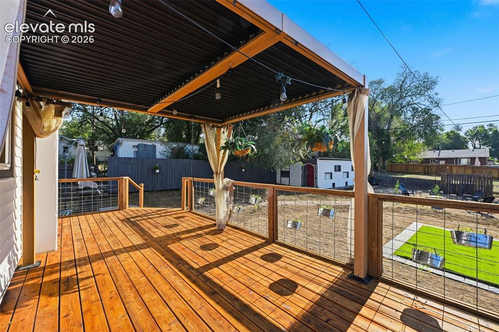Image 2 of 31: Deck