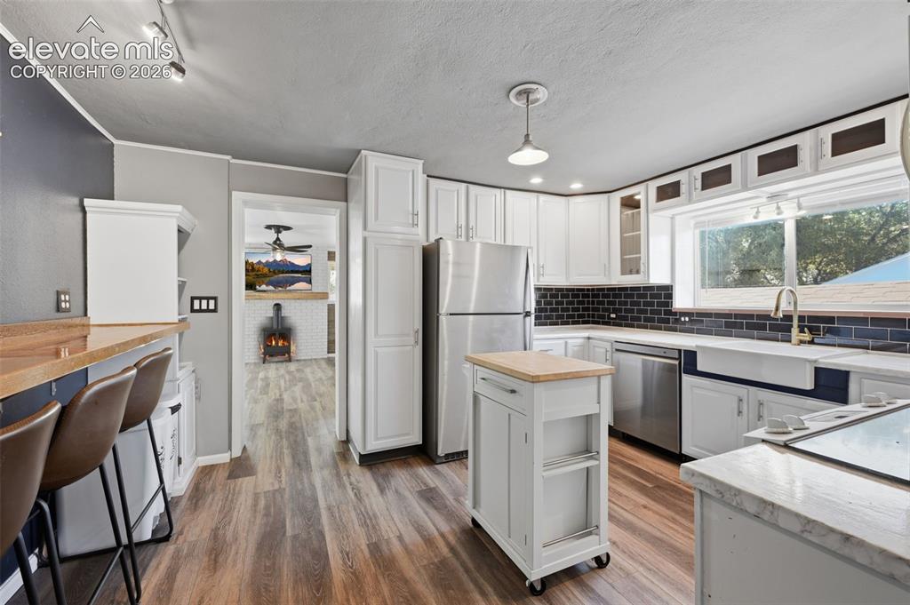 Image 8 of 31: Kitchen