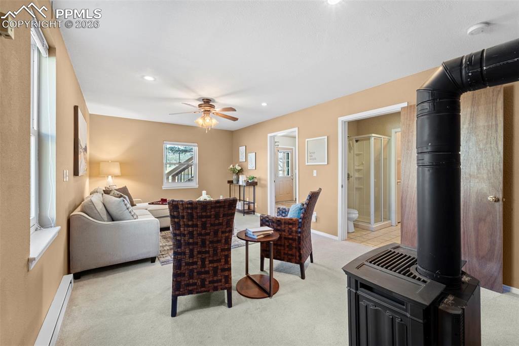 Image 27 of 50: Living Room