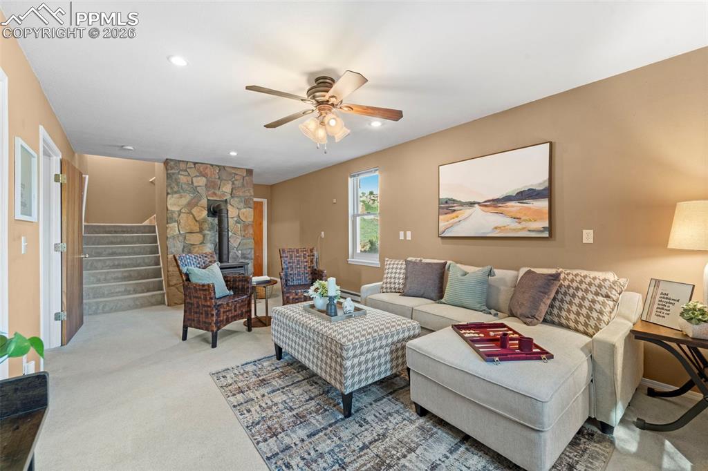 Image 28 of 50: Living Room