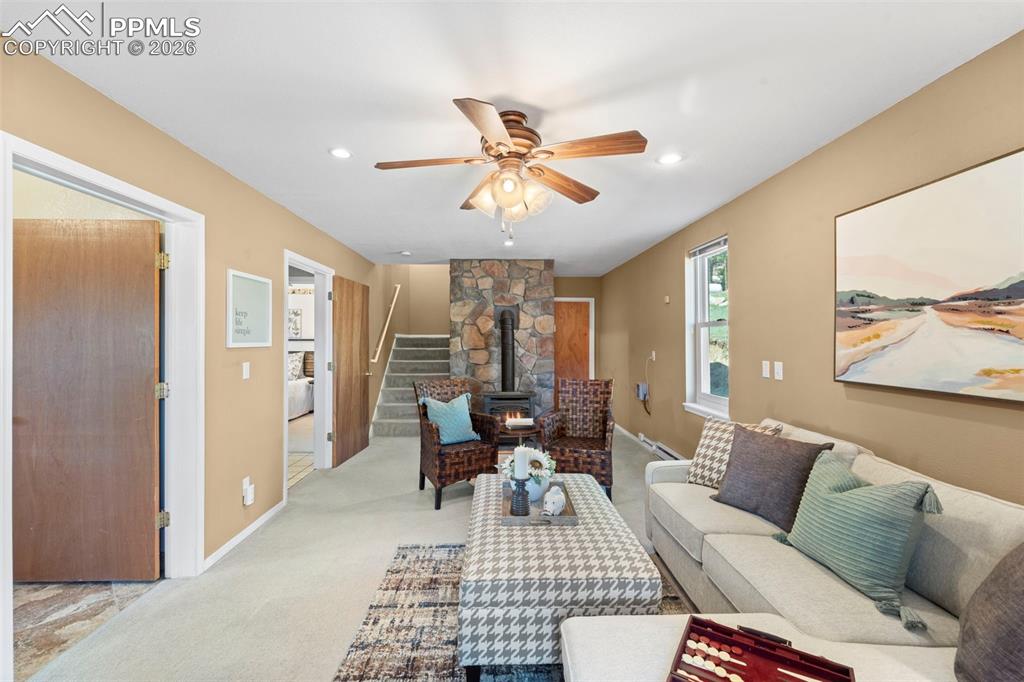 Image 29 of 50: Living Room