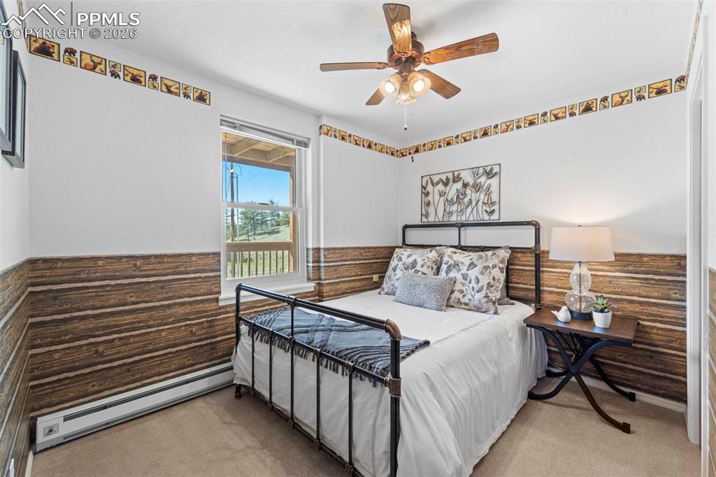 Image 36 of 50: Bedroom