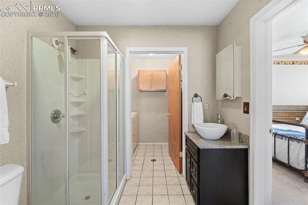 Image 37 of 50: Bathroom