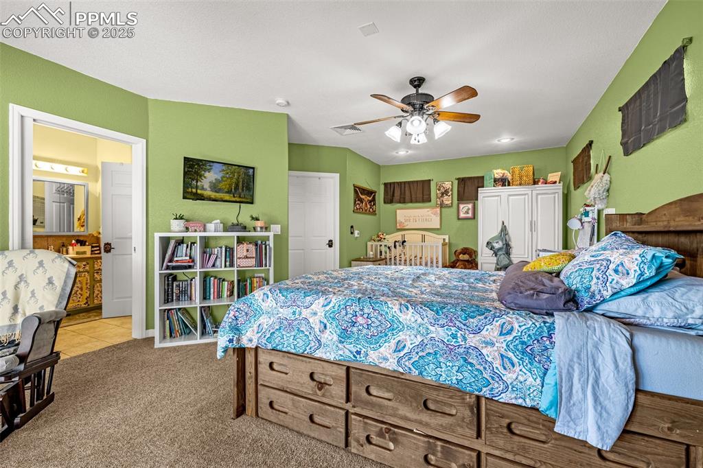 Image 10 of 35: Bedroom