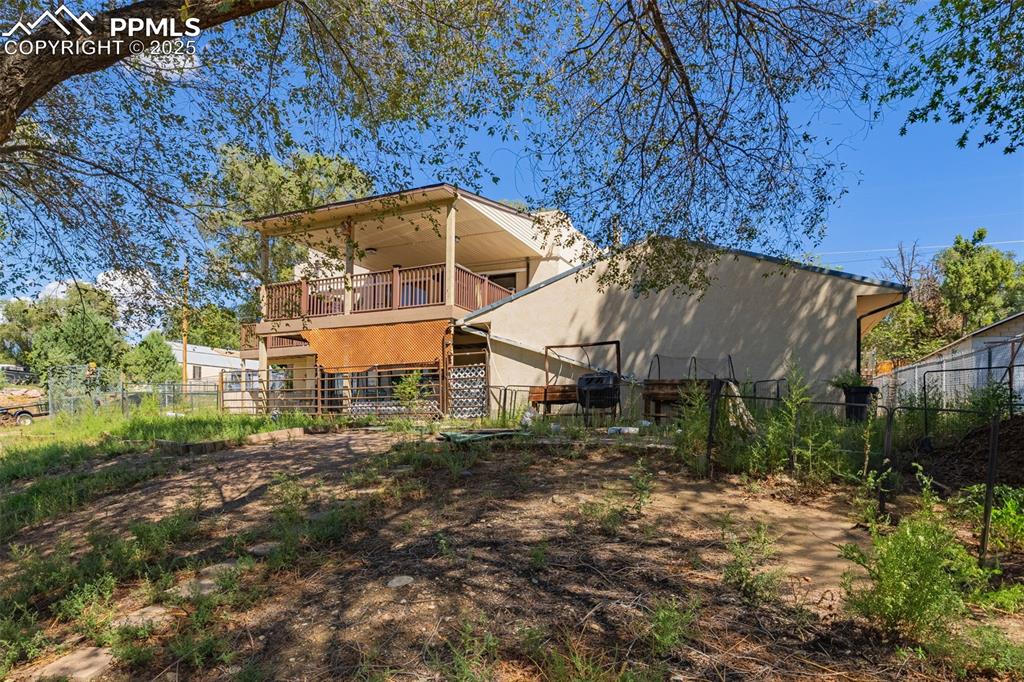 Image 23 of 35: Back of Structure