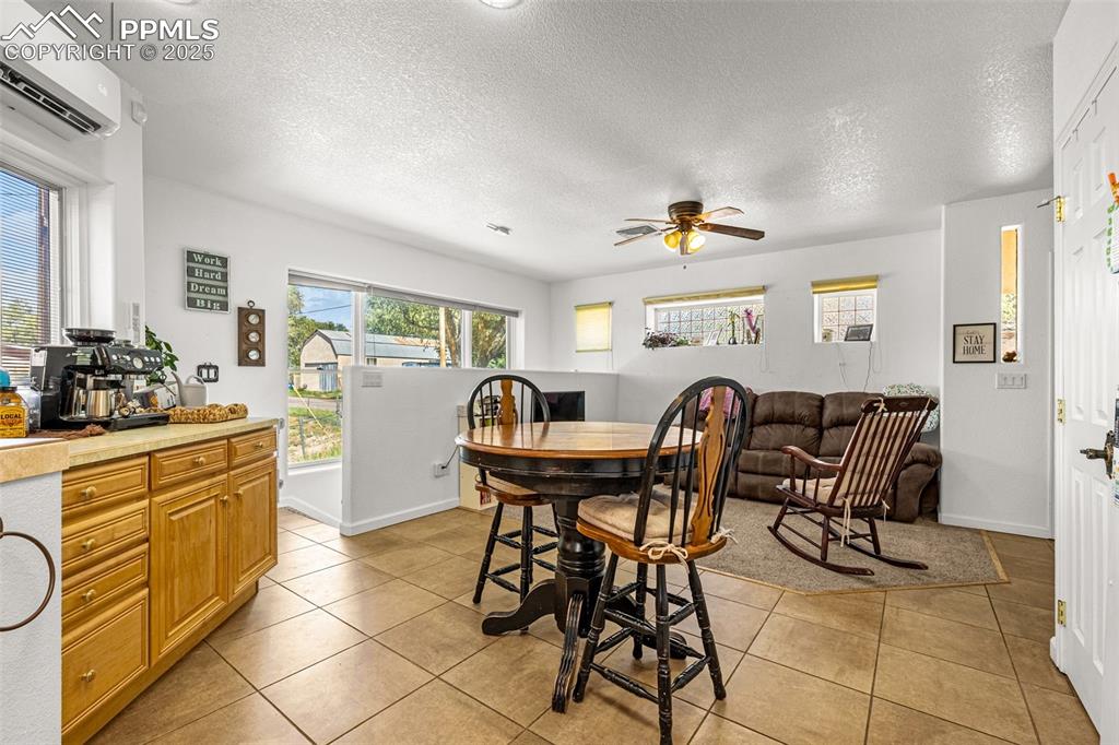 Image 7 of 35: Dining Area