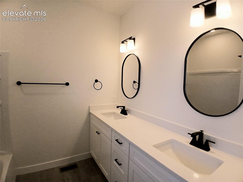 Image 15 of 33: Double Sinks in En Suite